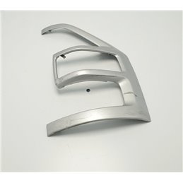 Cornice finitura fanalino stop posteriore destro Mitsubishi Pajero MK3 V60 colore grigio graffi da usura