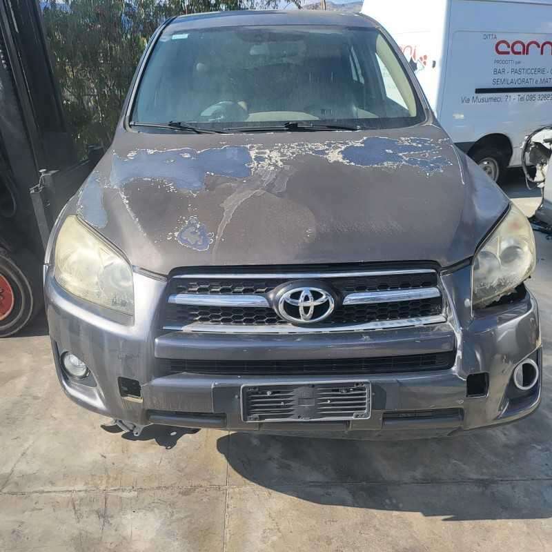 Ricambi usati sul piazzale toyota Rav4