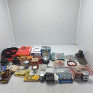 Stock materiali vari marchi e modelli epoca e non pistoni cinghie fasce elastiche guarnizioni