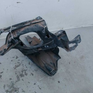 Supporto staffa sostegno parafango ant  sx BMW X5 E70 xDrive30d 2008 51127157989 1 gancio rotto