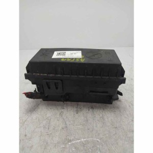 Centralina scatola porta fusibili Opel Astra J MK4 5P 1.7 CDTI 81 KW 2009-15 supporti danneggiati