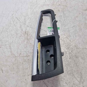 Bracciolo interno portiera ant DX Lancia Delta MK3 1.6 MJT 88 KW 2008-14 cromatura danneggiata