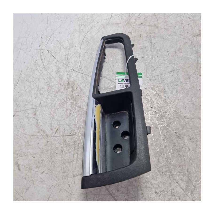Bracciolo interno portiera ant DX Lancia Delta MK3 1.6 MJT 88 KW 2008-14 cromatura danneggiata