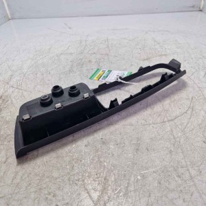 Bracciolo interno portiera ant DX Lancia Delta MK3 1.6 MJT 88 KW 2008-14 cromatura danneggiata