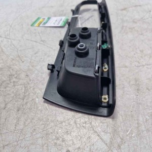 Bracciolo interno portiera ant DX Lancia Delta MK3 1.6 MJT 88 KW 2008-14 cromatura danneggiata