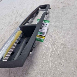 Bracciolo interno portiera ant DX Lancia Delta MK3 1.6 MJT 88 KW 2008-14 cromatura danneggiata