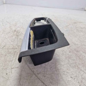 Bracciolo interno portiera ant DX Lancia Delta MK3 1.6 MJT 88 KW 2008-14 cromatura danneggiata