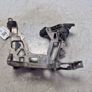 Staffa supporto faro ant DX Mercedes W205 Classe C 2014-21 A2056221700
